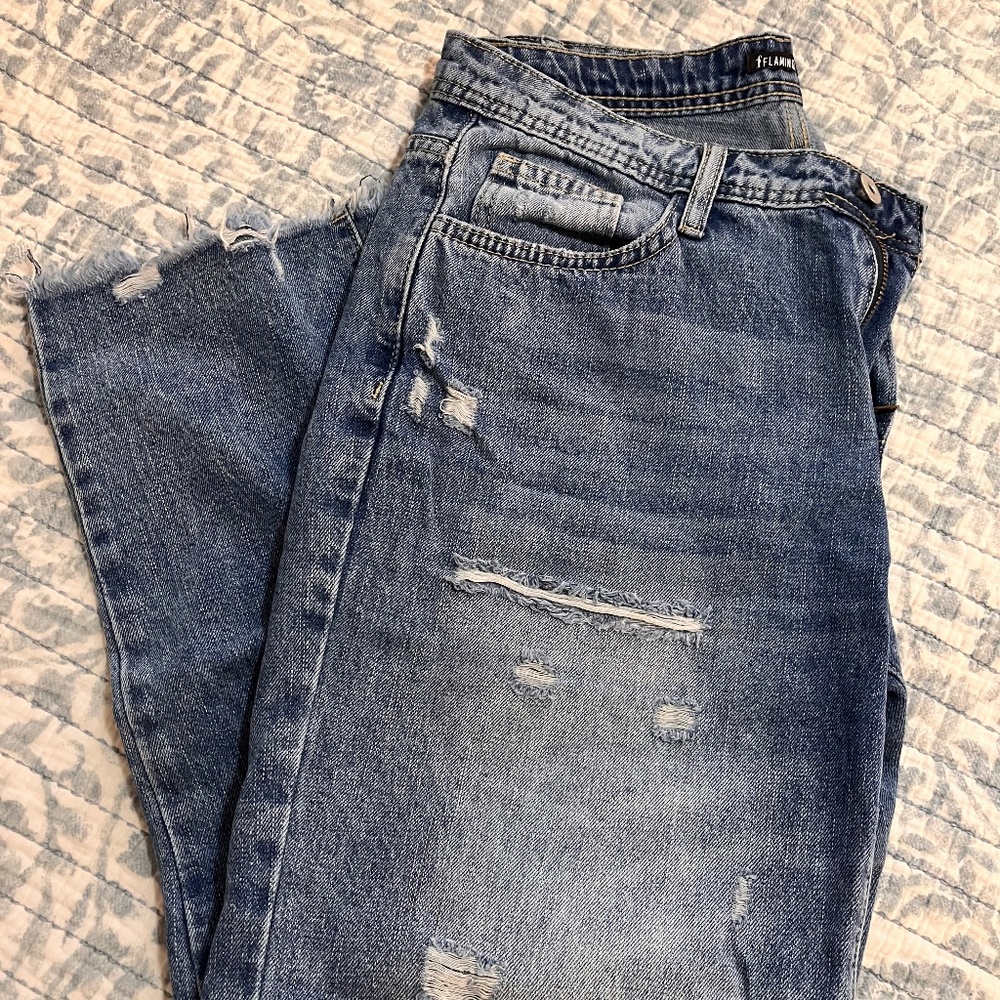 Cropped Flamingo distressed jeans size 27